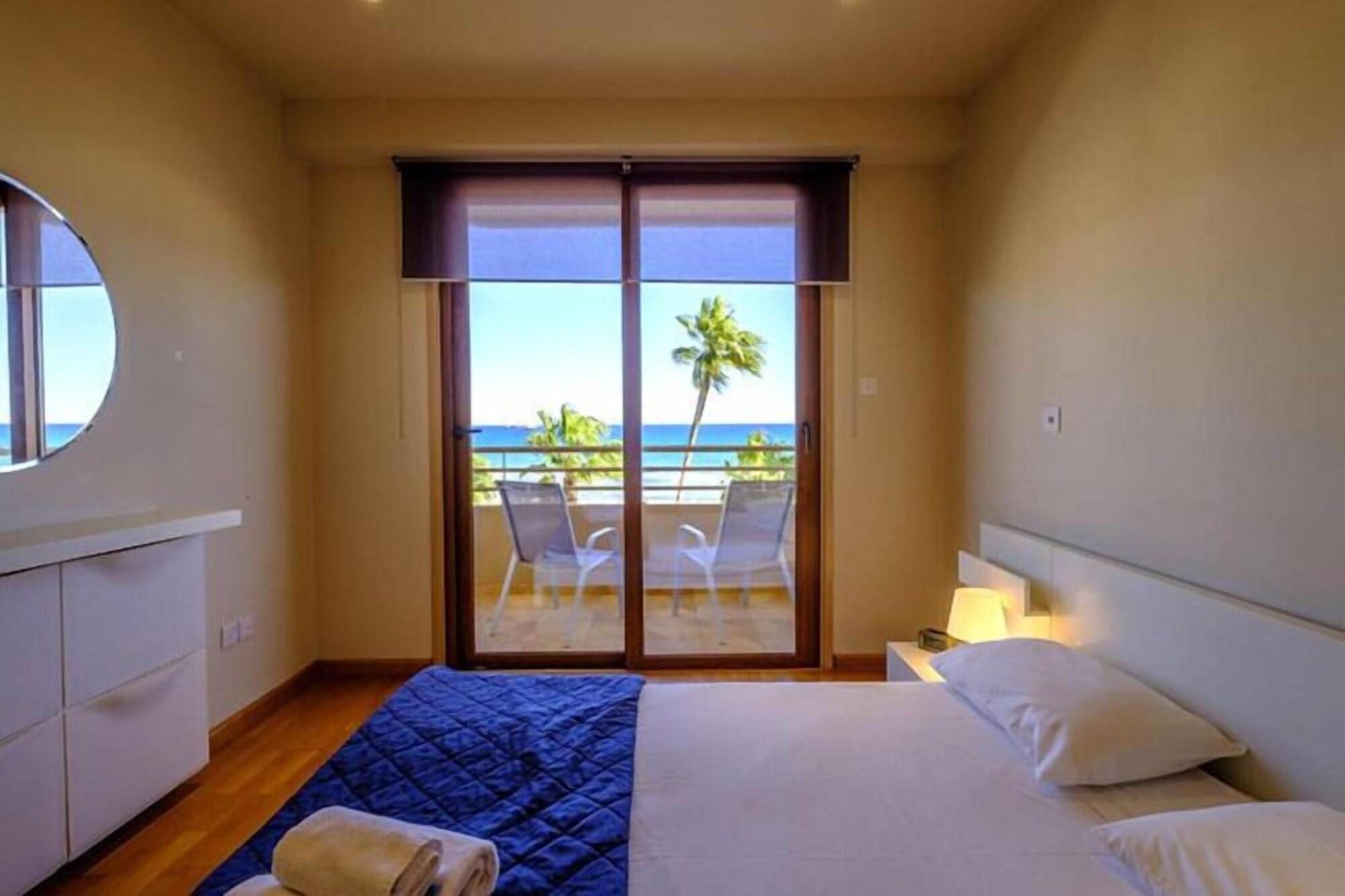 Les Palmiers Beach Boutique Hotel & Luxury Apartments Larnaca Exterior photo